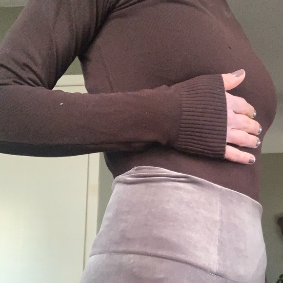 Brown Ribbed Turtleneck Top - Picture 4 of 5
